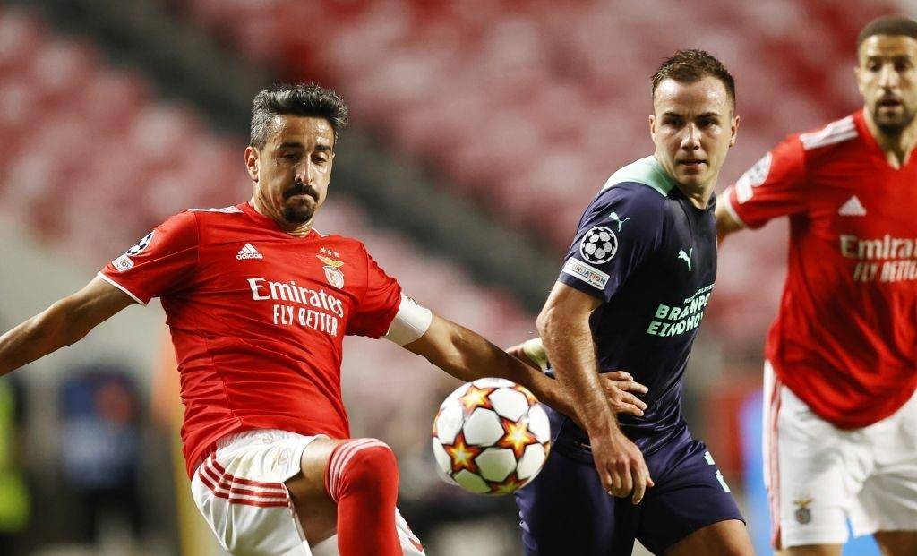 传球和防守 传球和防守