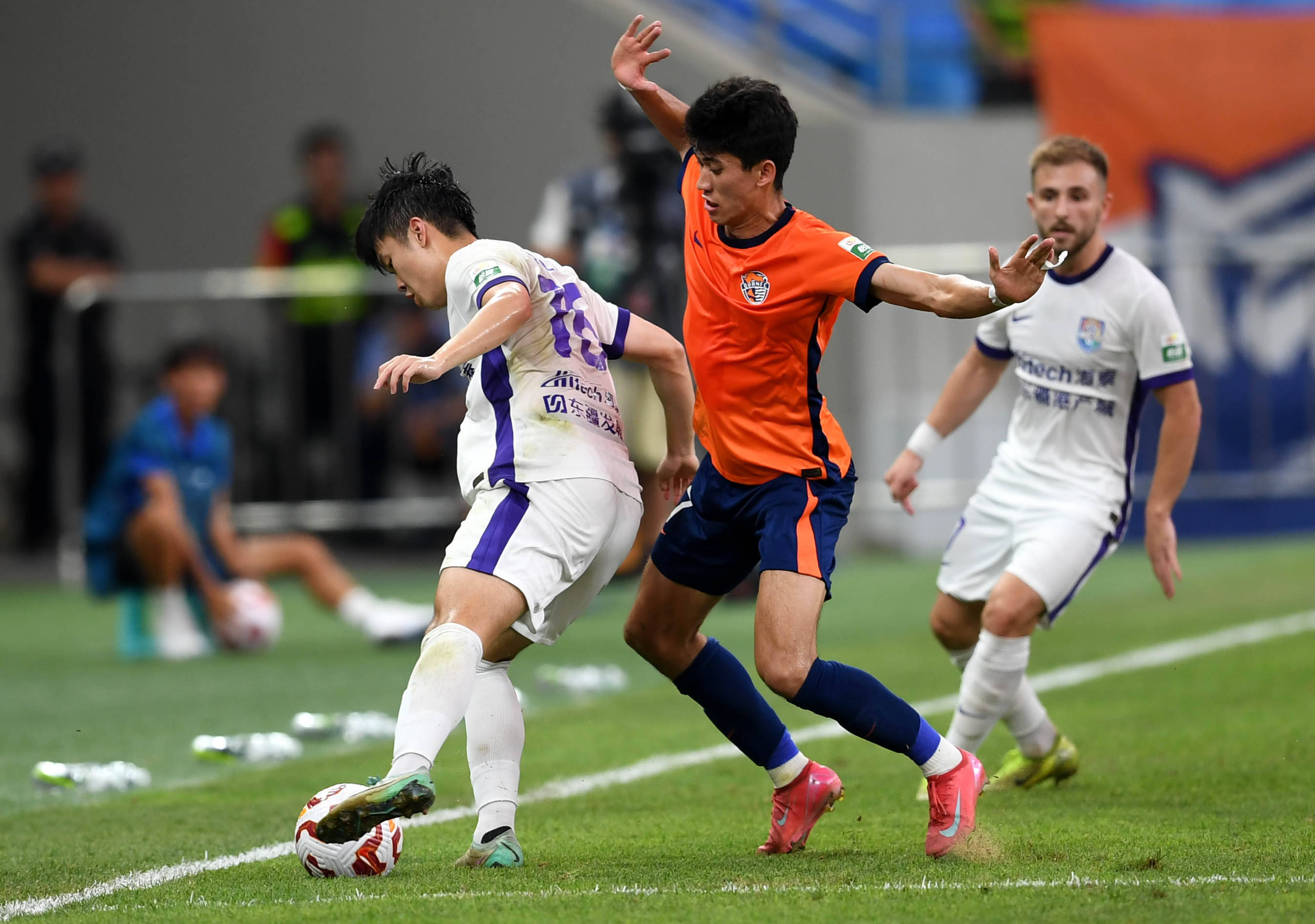 双方先由财 双方先由财